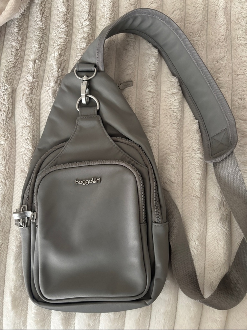 Baggallini Central Park Sling